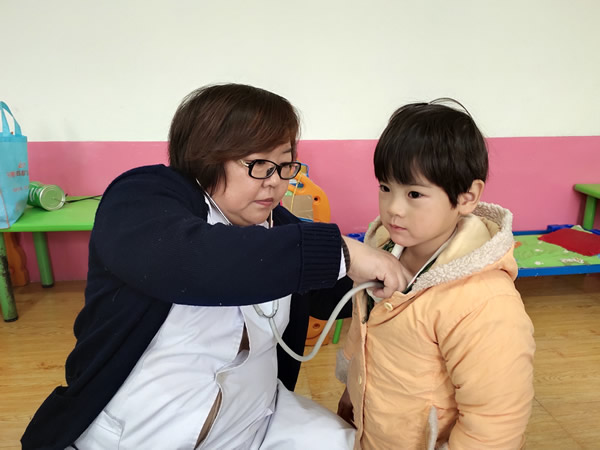 滕州市善南社区卫生服务中心： 开展辖区幼儿园健康查体活动